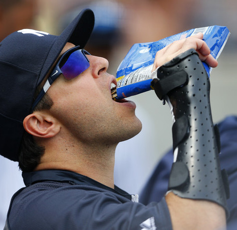 Yankees' Mark Teixeira out of WBC with strained right wrist, will