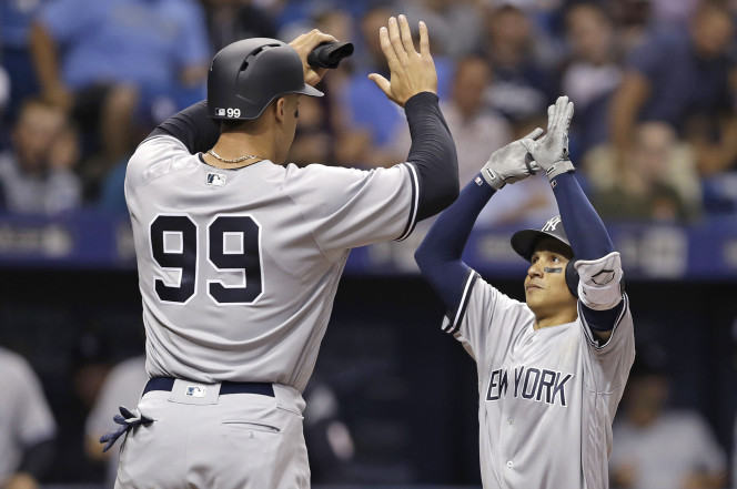 Best hi-five ever (Source: AP)