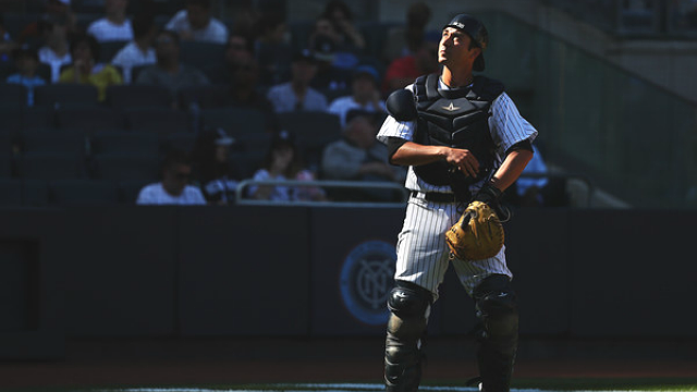 Higgy looking for hits (Al Bello/Getty Images)